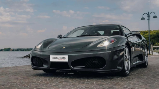 Noleggiare una Ferrari per un giorno al lago di Garda: trasforma il tuo sogno in realtà