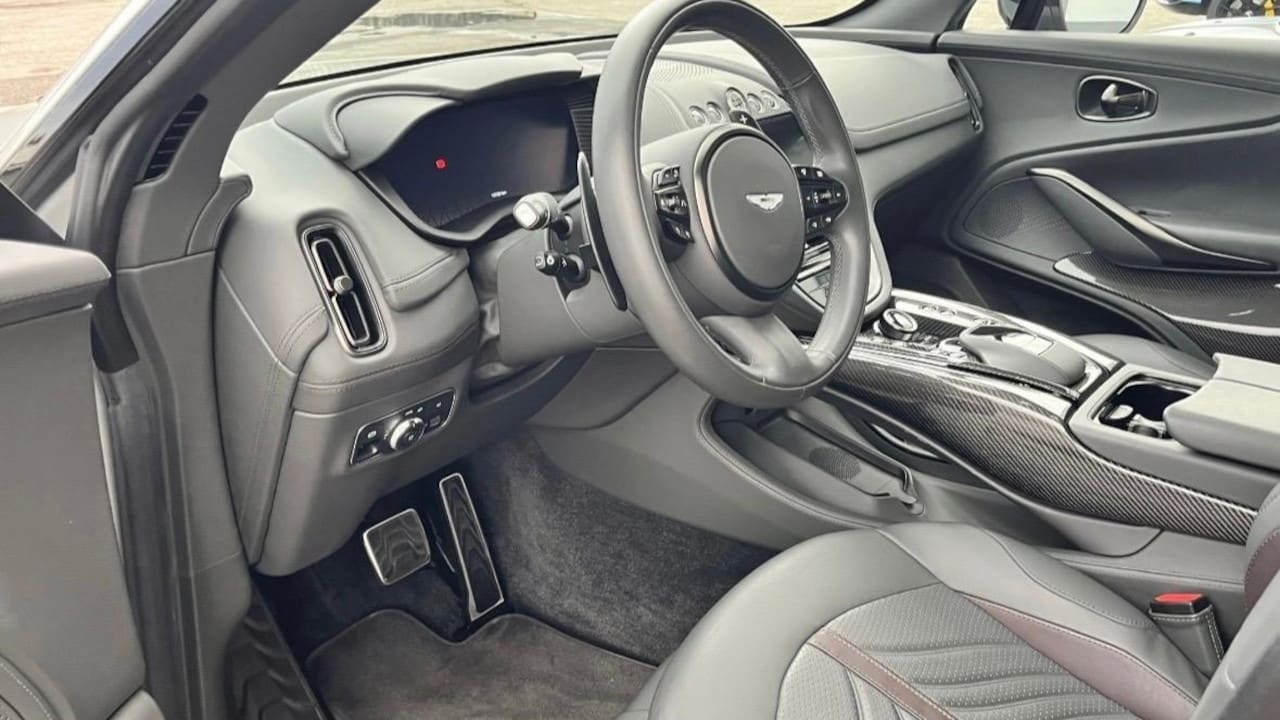 Perché noleggiare un'Aston Martin DBX rappresenta una scelta vincente