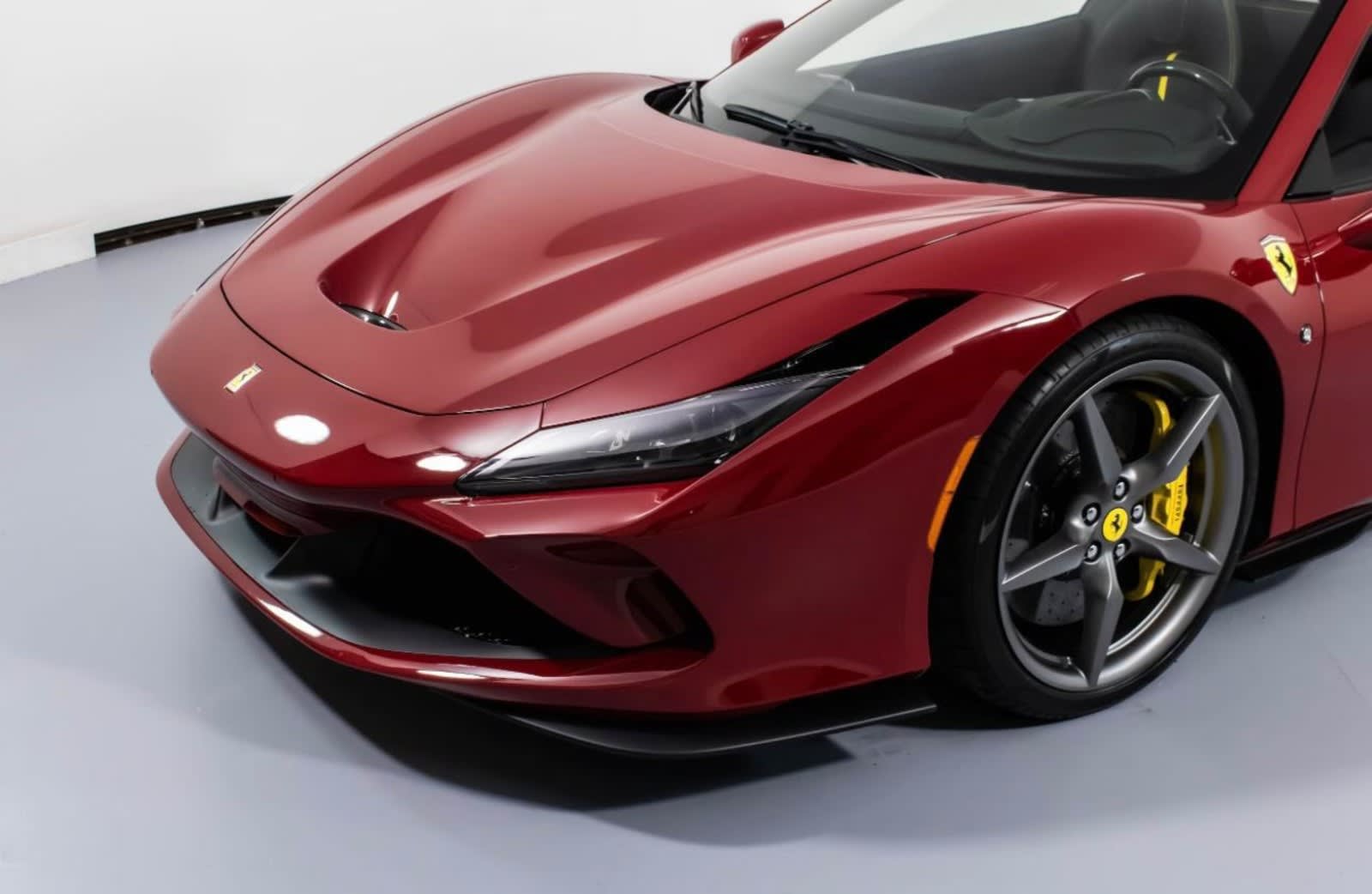 Noleggiare una Ferrari per un Giorno: F8 Spider