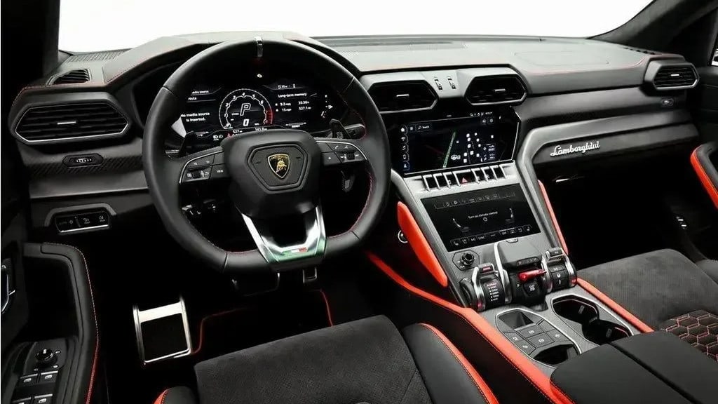Noleggio Lamborghini Urus: tutte le formule per ogni esigenza