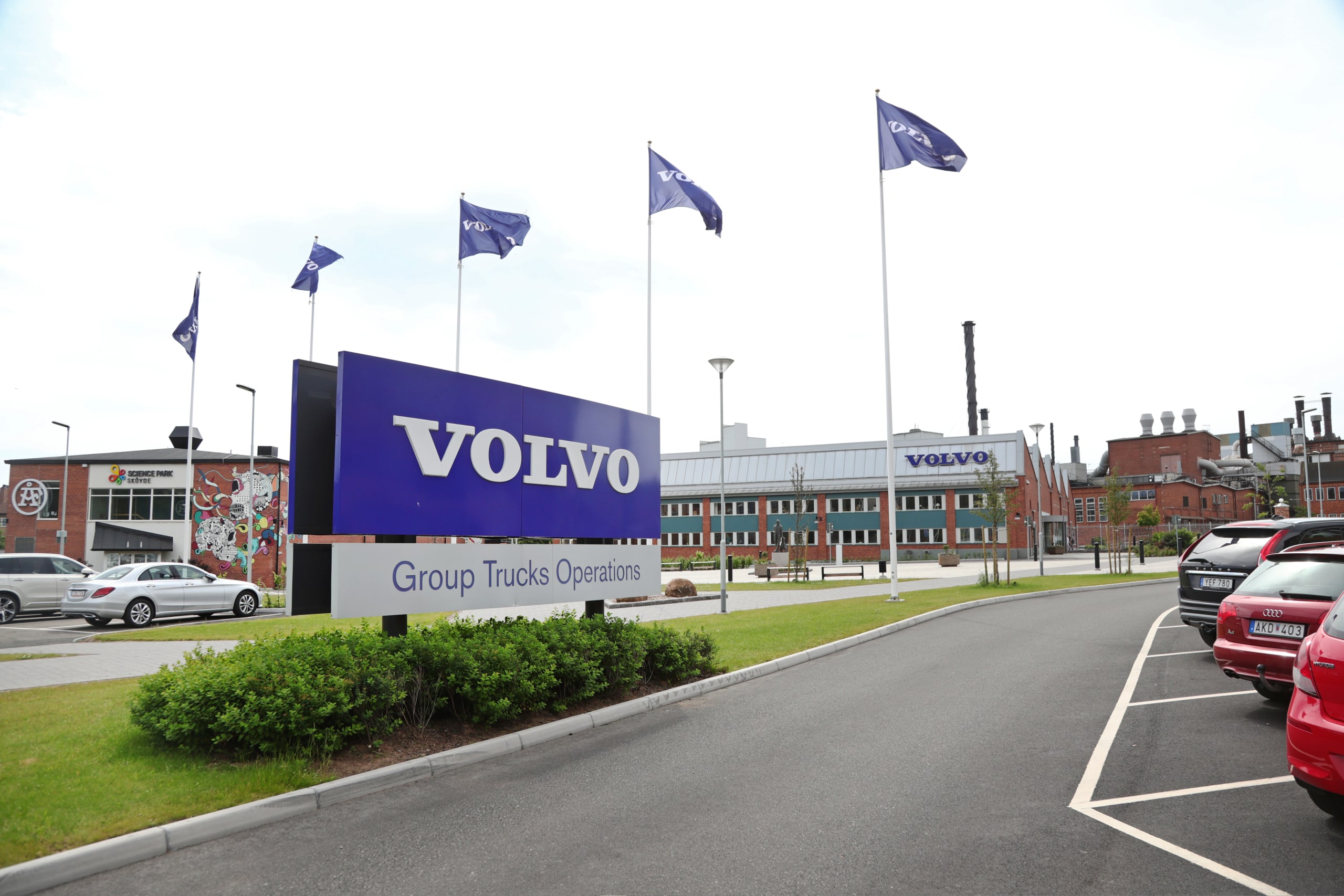 Volvo to take ownership of joint venture with Northvolt 