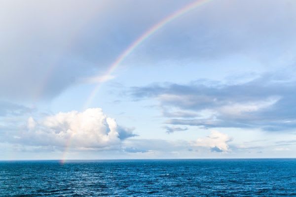 海と虹