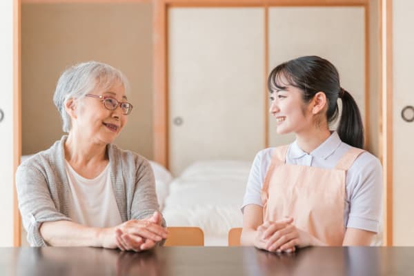 楽しそうな介護士