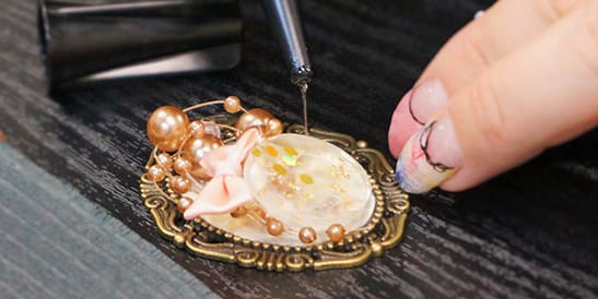 レジンアートデザイナーの様子