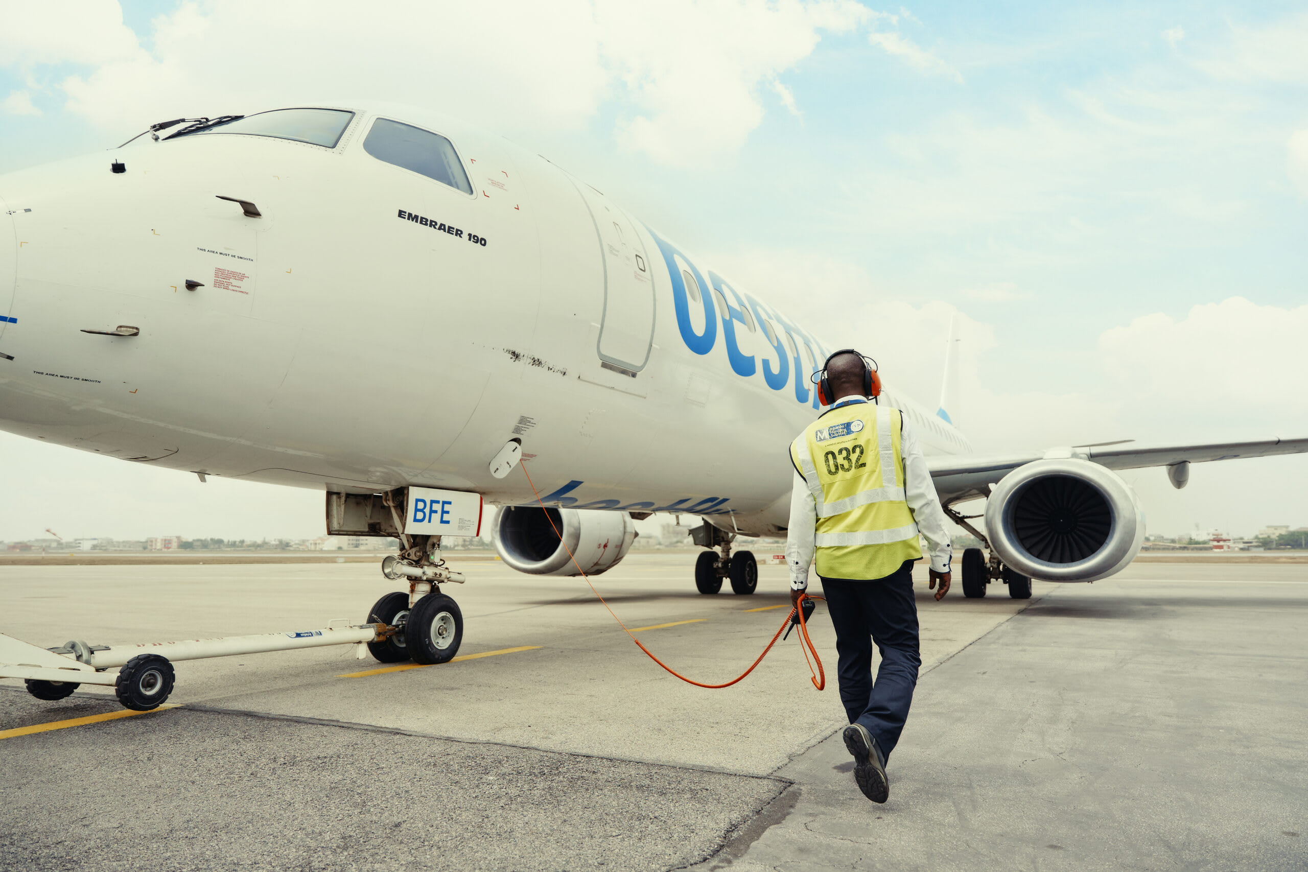 Avion de ligne sur le tarmac connectant le Bénin à l'international