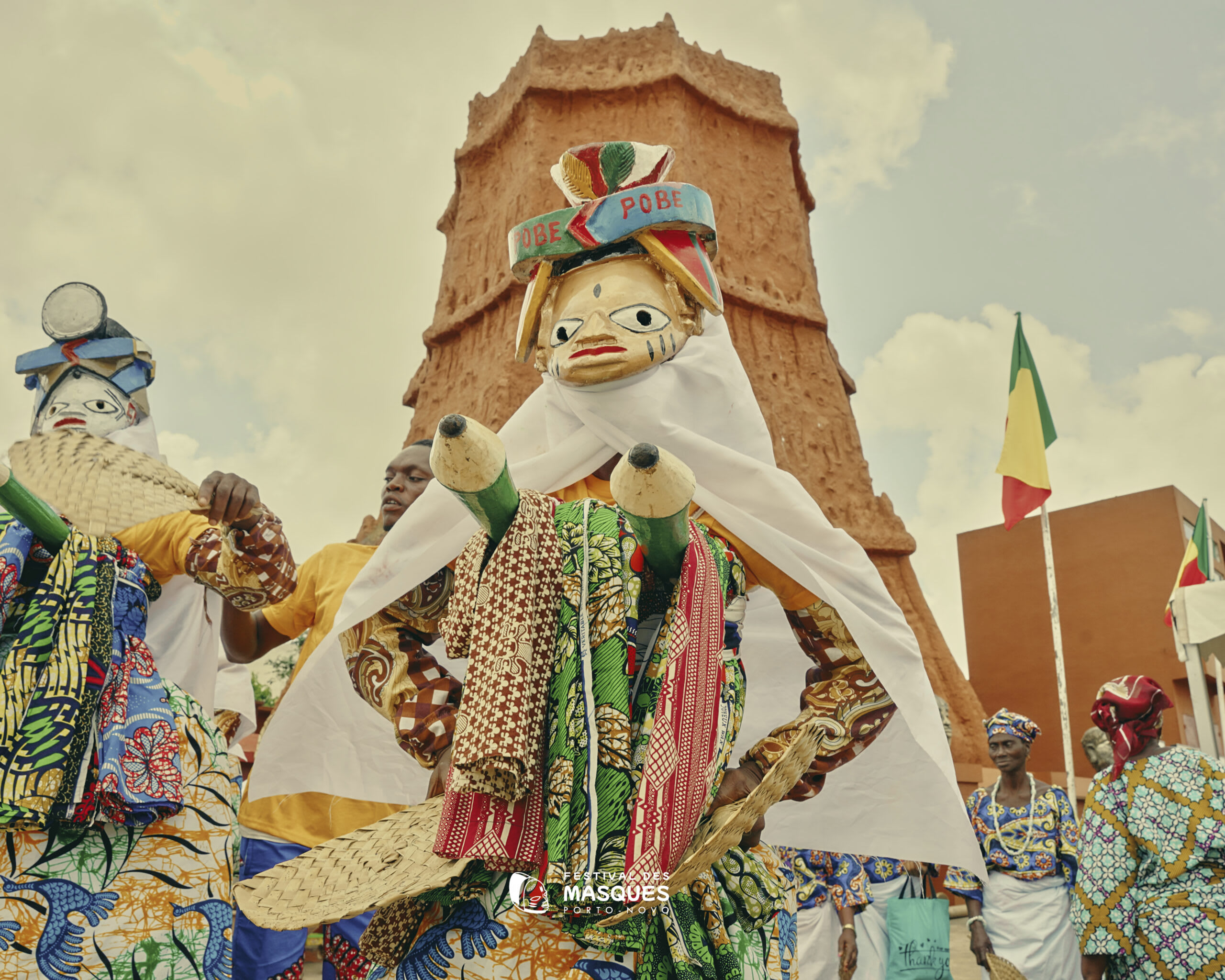 Défilé spectaculaire des masques sacrés au Festival des Masques de Porto-Novo