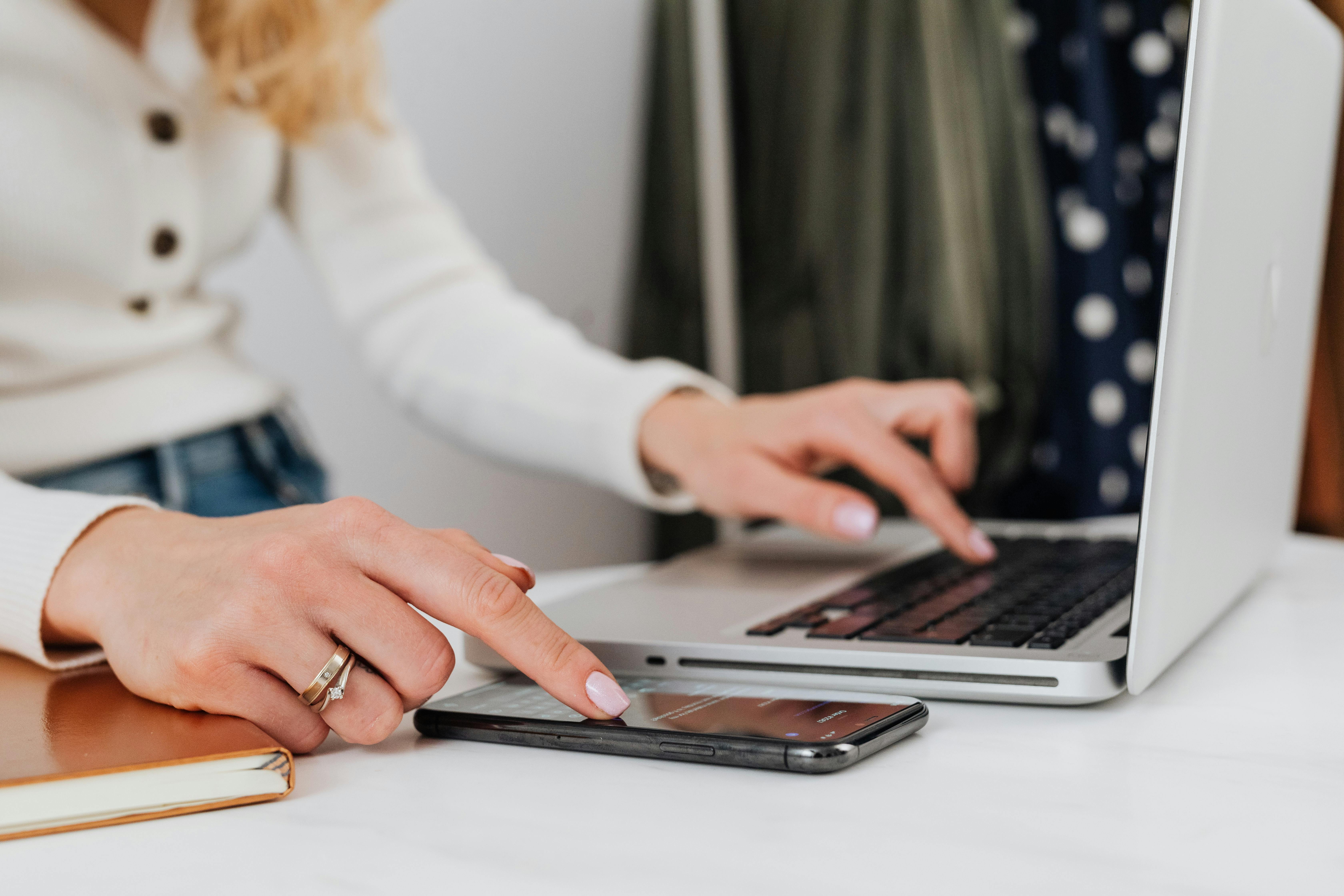 Breaking Barriers with Tech: 6 Women Who Used Digital Skills to Thrive 