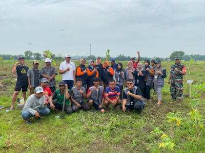 Mahasiswa KKN Universitas Trunojoyo Madura Kelompok 26 Menggelar Kegiatan Penanaman Tunas Pisang di Desa Tanah Merah Dajah
