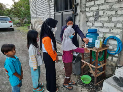 Mahasiswa KKN UTM Terjun Mengedukasi Dampak Sekolah Daring Di Desa Labuhan Sepulu