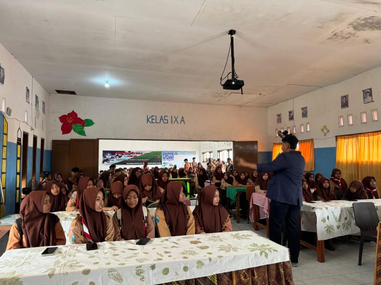 Mahasiswa KKN Universitas Trunojoyo Madura Kelompok 26 Gelar Sosialisasi Anti-Bullying dan Kekerasan Pada Anak di SMPN 1 Tanah Merah