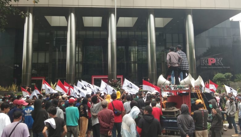 Akankah Tumpul KPK Mengusut Kardus Durian?