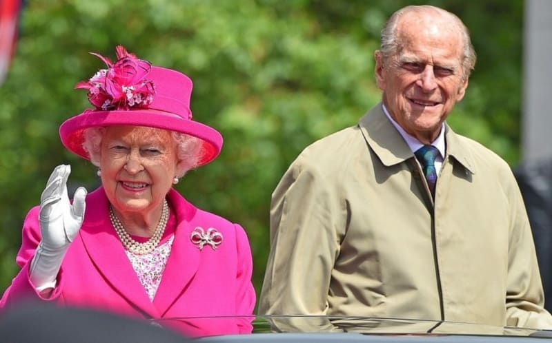 Ratu Elizabeth dan Suami Terima Vaksin Covid-19