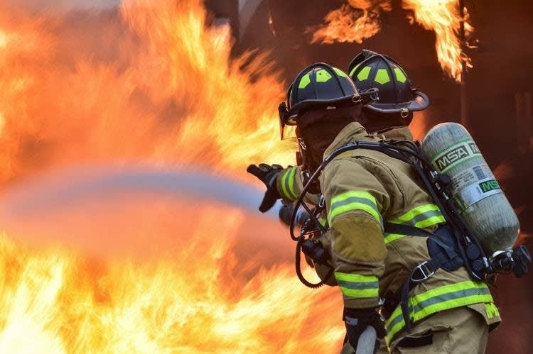 Mall Pluit di Jakarta Utara Kebakaran , 10 Damkar Dikerahkan