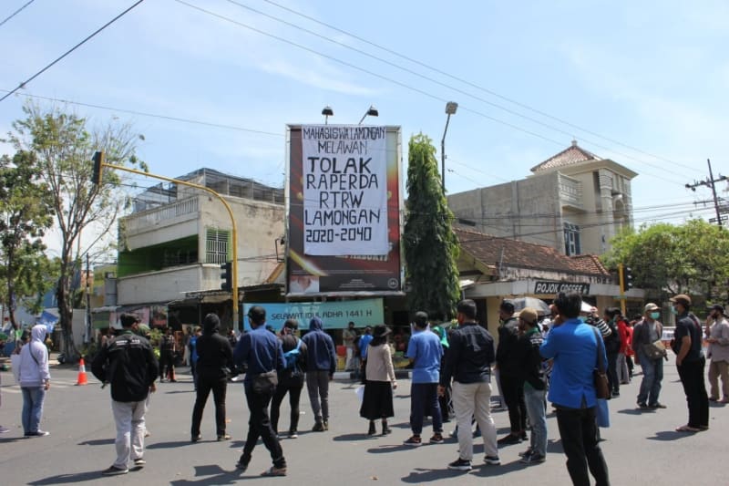 Aksi Tolak Raperda RTRW Jilid 3, Aliansi Mahasiswa Lamongan Kepung Gedung DPRD