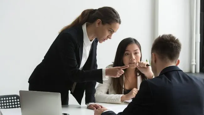 Warna Terbaik dan Terburuk untuk Dipakai ke Kantor, Jangan Salah Pilih