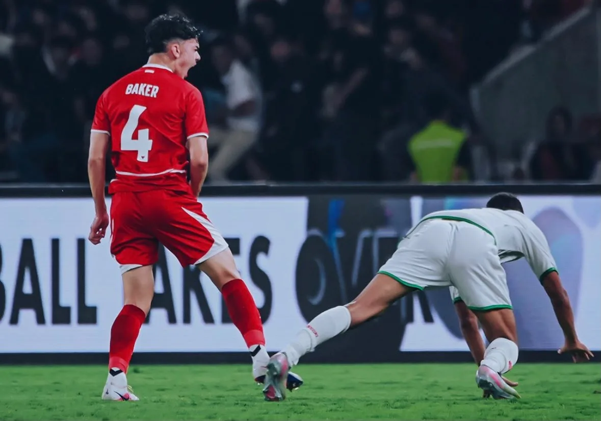 Mathew Baker debut bersama Timnas Indonesia saat melawan Oman, Jumat (5/6) malam. (CNN Indonesia/Adi Maulana)