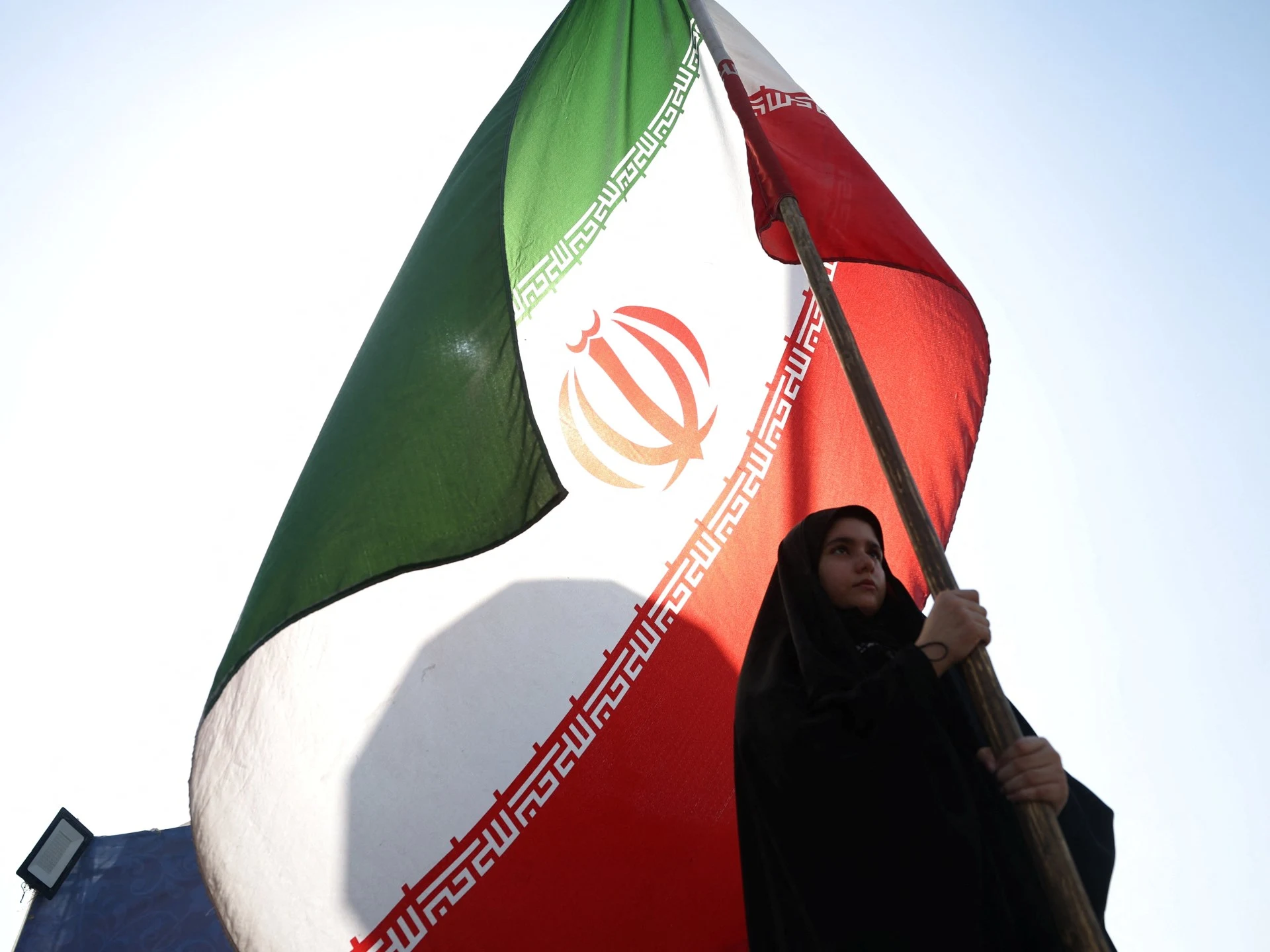 Iran attacks Bahrain, Kuwait and ships in Hormuz after new US strikes