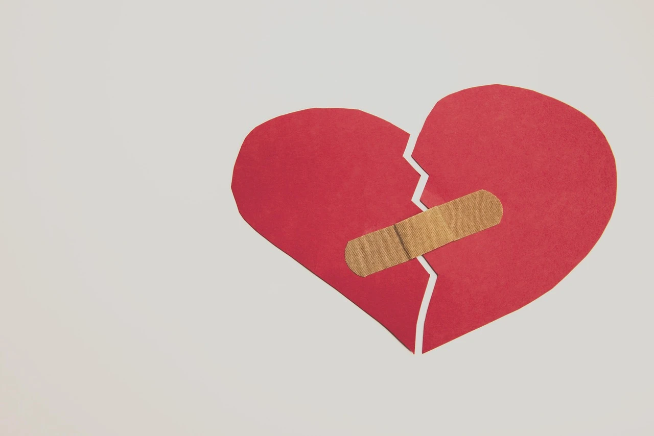 patah hati, jantung, band aid, depresi, patah hati, patah hati, patah hati, patah hati, patah hati