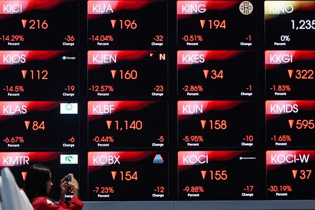 IHSG Sesi 1 Anjlok 2,42% ke Level 5.679, Terparah di Bursa Asia