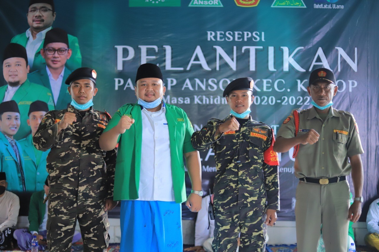 Banser Kokop Terima Keris Sebagai Tongkat Komando