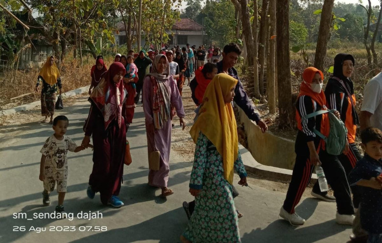 Pemerintah Desa Sendang Dajah Bangkalan, Ajak Warganya Sehat dan Kompak lewat Jalan Sehat