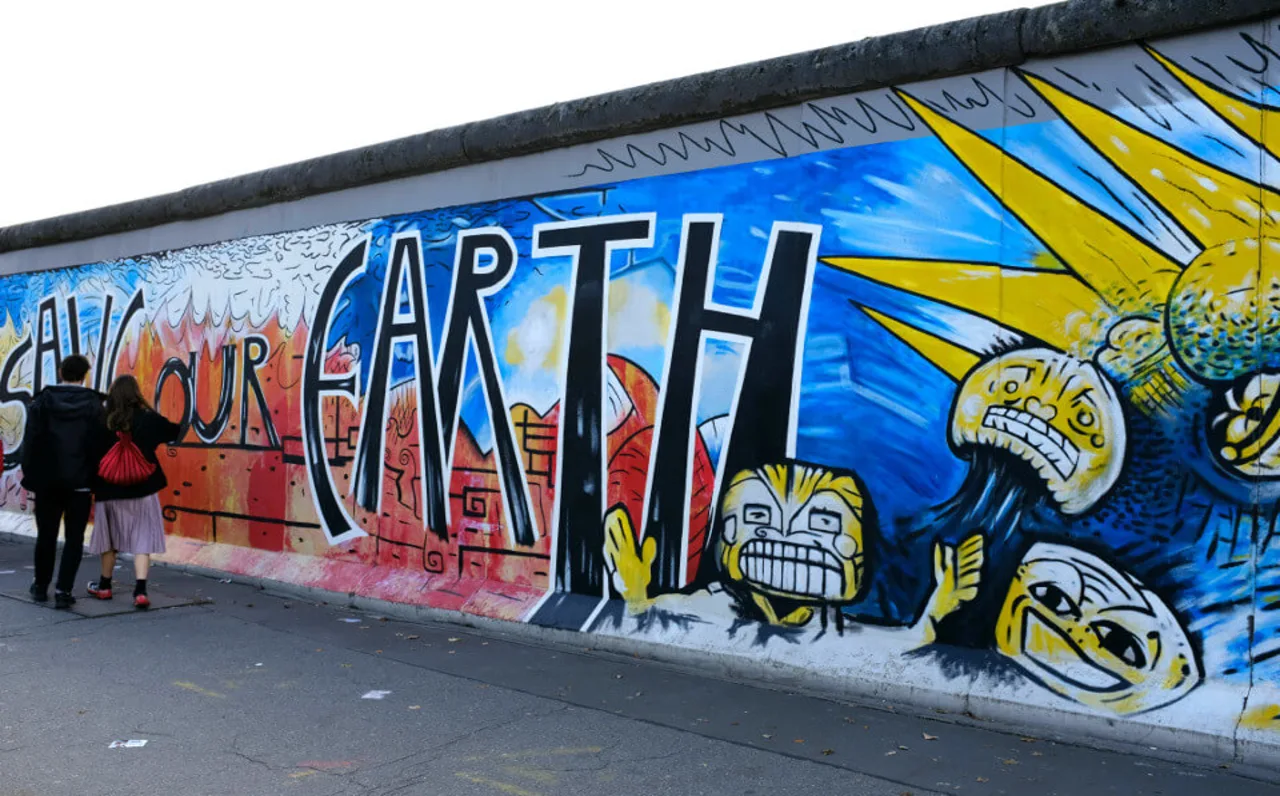 East Side Gallery in Berlin: The 10 Most Famous Murals!