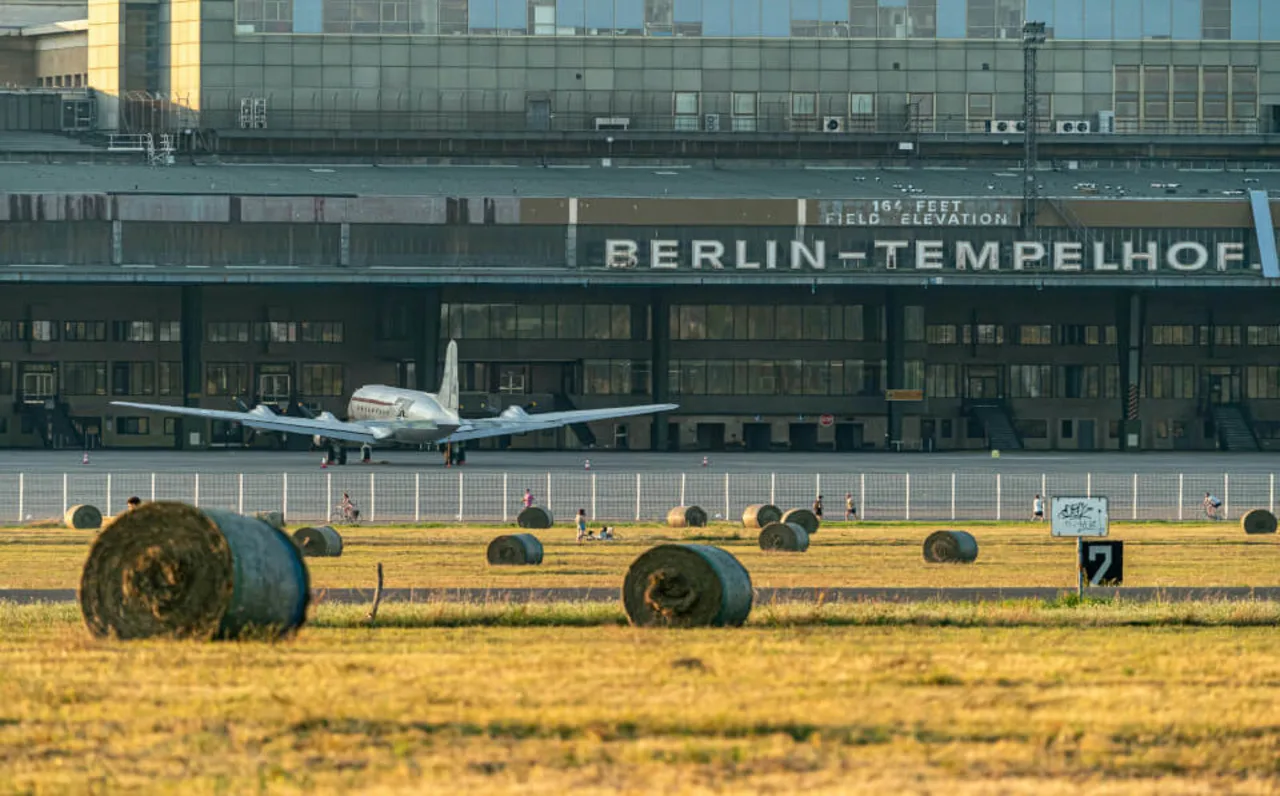 Flugverspätung ab Berlin: Was Sie tun sollten und wie Sie eine Entschädigung geltend machen können