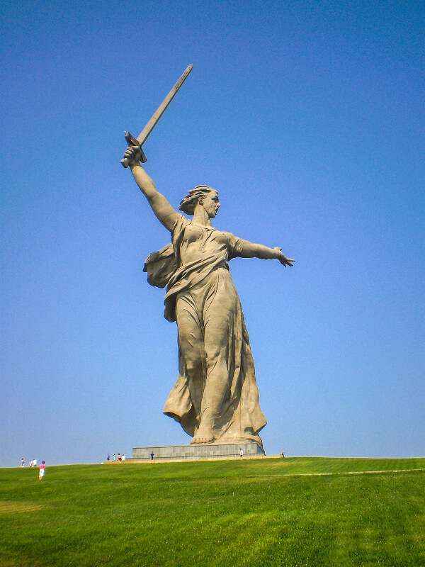 Communist statue The Call of the Motherland