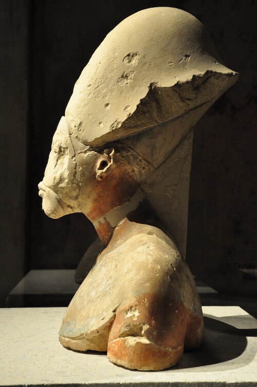 Nefertiti Bust in Berlin (Neues Museum) - Art & History