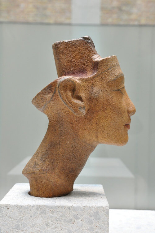 Nefertiti sculpture