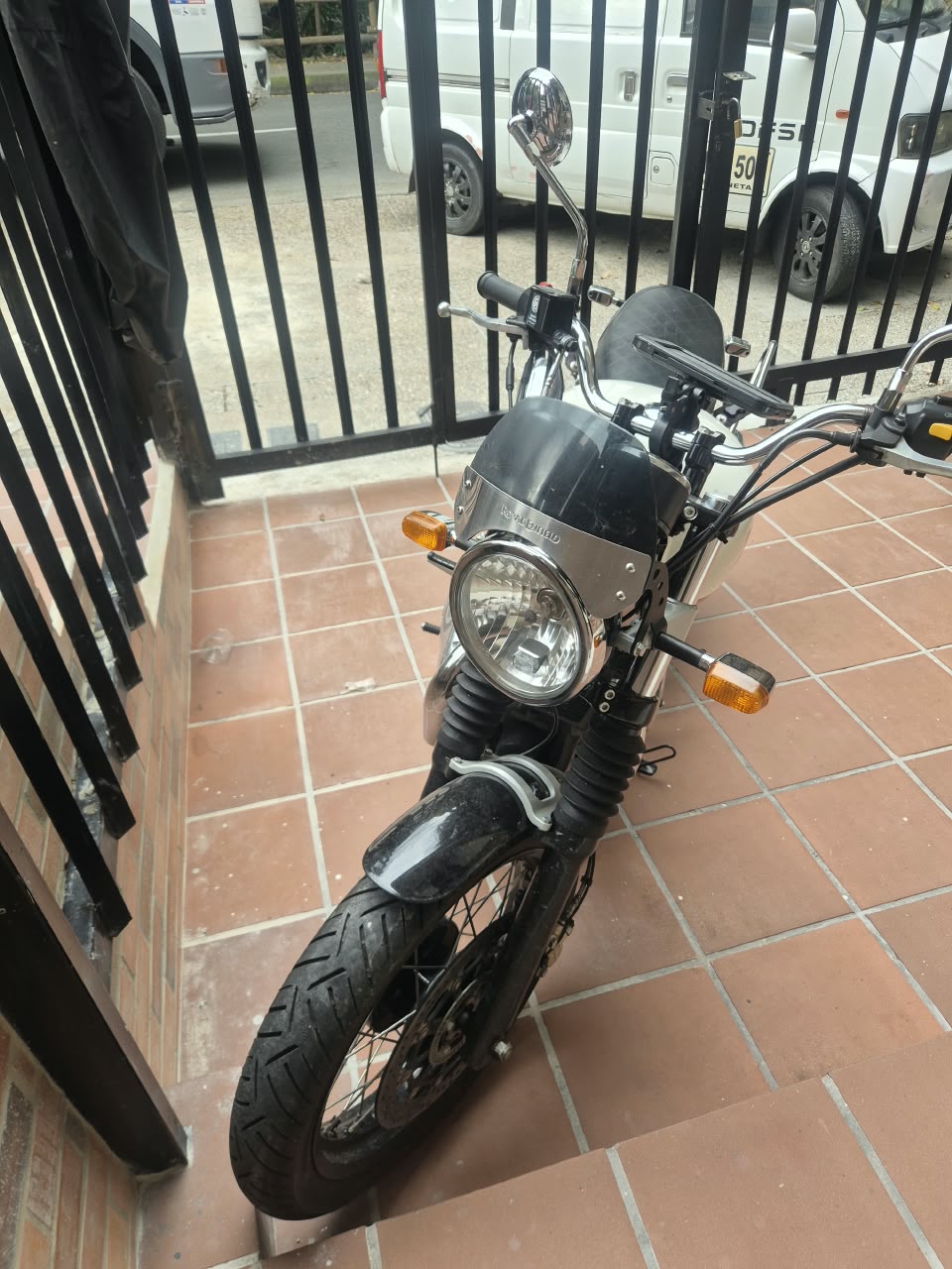 Royal Enfield Interceptor 650 - vista 1