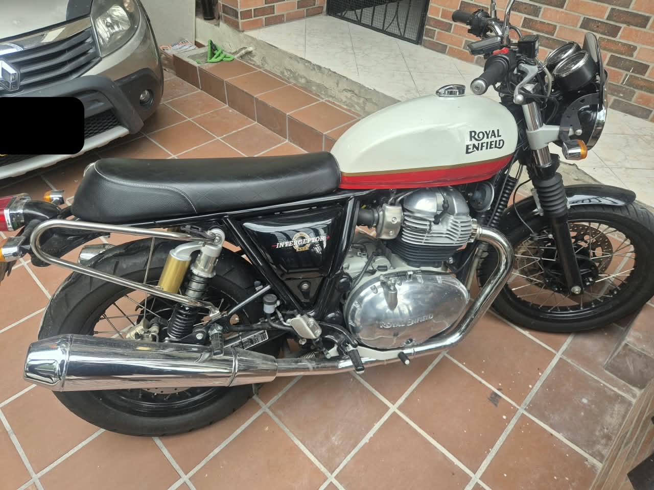 Royal Enfield Interceptor 650 - vista 3