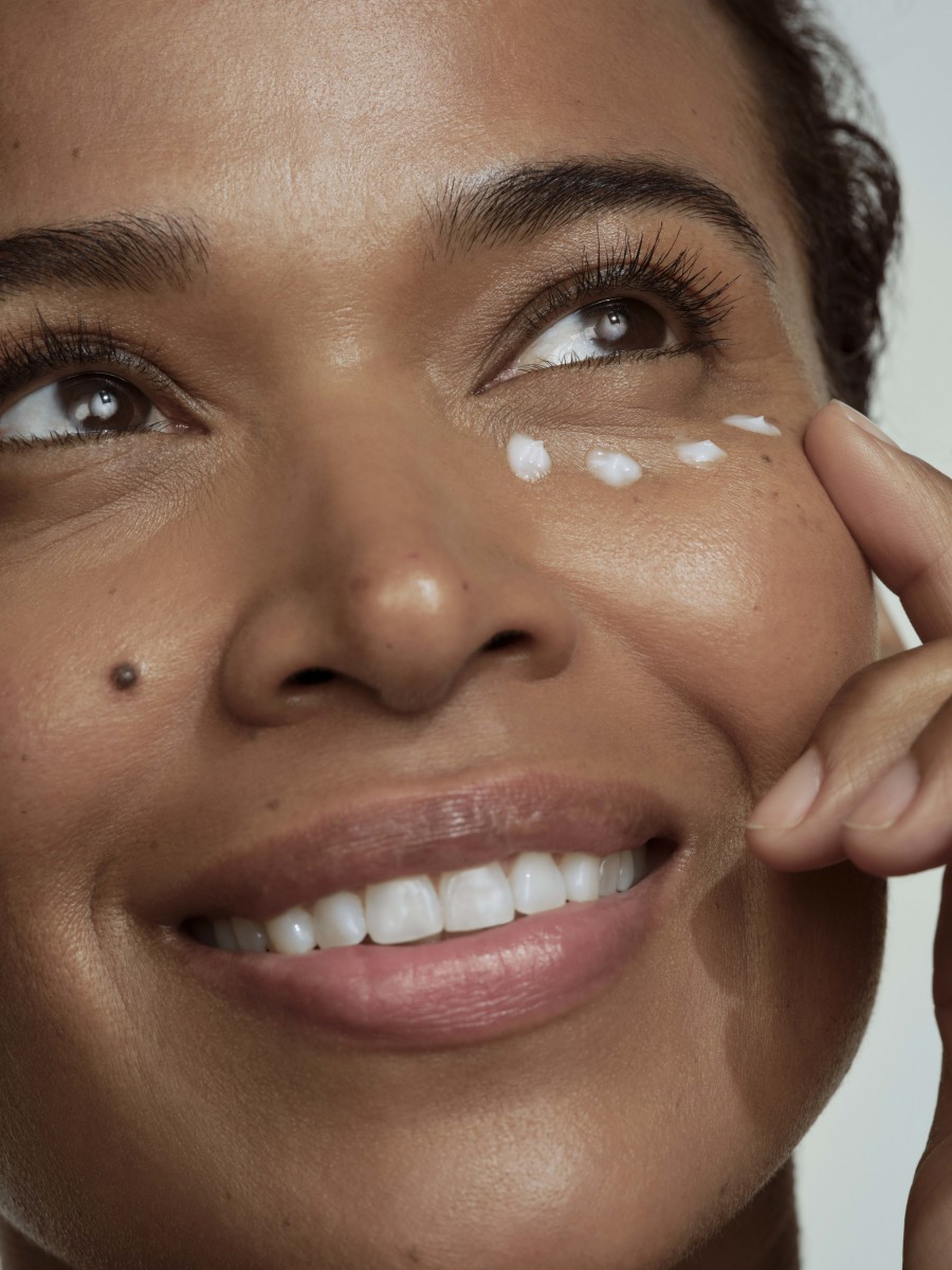 Prose - beauty-15-monica-eyecream-application-0019