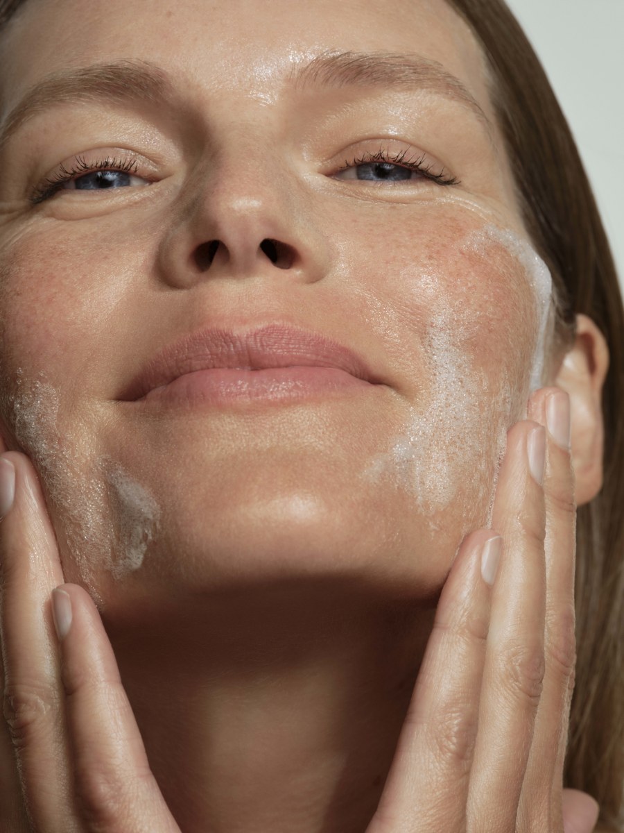 Prose - beauty-16-danielle-cleanser-application-0009