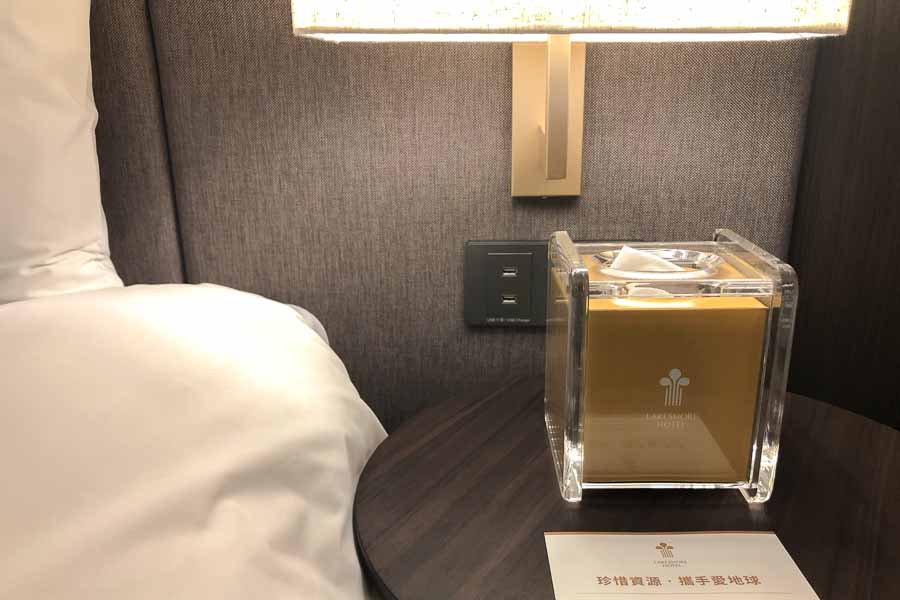 台南住宿推薦-台南煙波大飯店豐富早餐停車方便附設三溫暖 煙波台南館豪華一大床房型細節