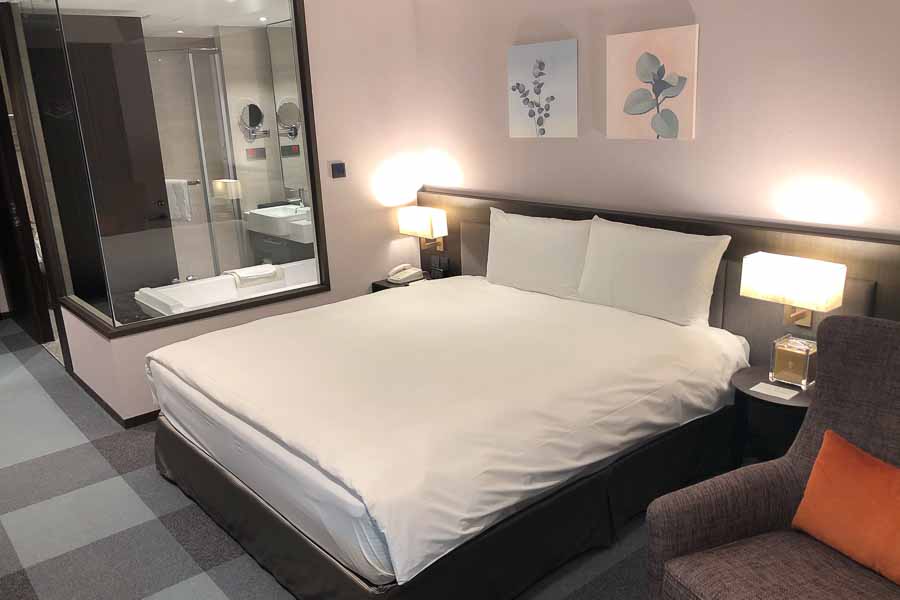 台南住宿推薦-台南煙波大飯店豐富早餐停車方便附設三溫暖 煙波台南館豪華一大床房型