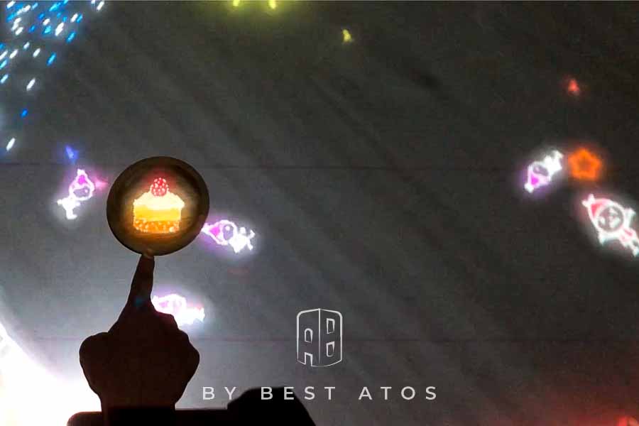 【光與色彩的異想世界】-teamLab未來遊樂園互動展&與花共生的動物們 teamlab-小人們所居住的桌子