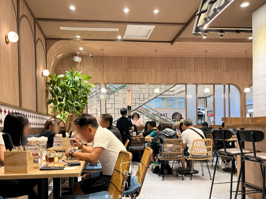 忠青商行宏匯廣場—在文青風餐廳吃台北第一名蝦仁飯聽周杰倫名曲 忠青商行宏匯廣場-環境
