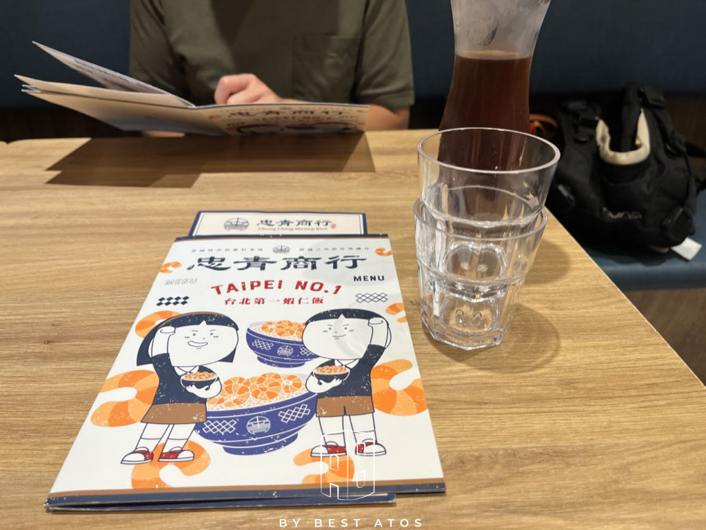 忠青商行宏匯廣場—在文青風餐廳吃台北第一名蝦仁飯聽周杰倫名曲 忠青商行宏匯廣場-環境