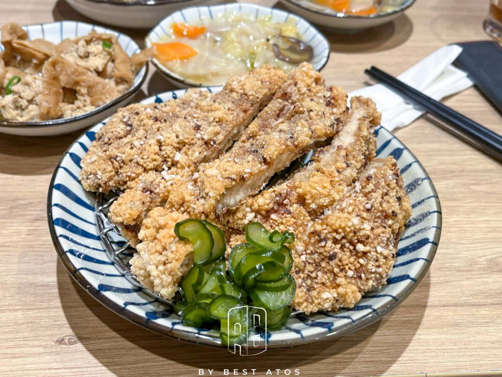 忠青商行宏匯廣場—在文青風餐廳吃台北第一名蝦仁飯聽周杰倫名曲 忠青商行宏匯廣場-免加價小菜:忠青炸排骨
