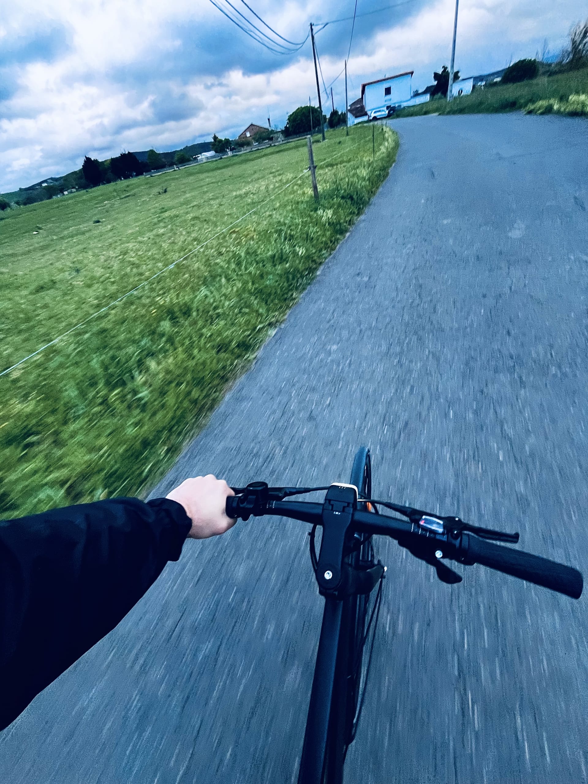 Mi bicicleta en una carretera autonómica. Mi bicicleta en una carretera autonómica.