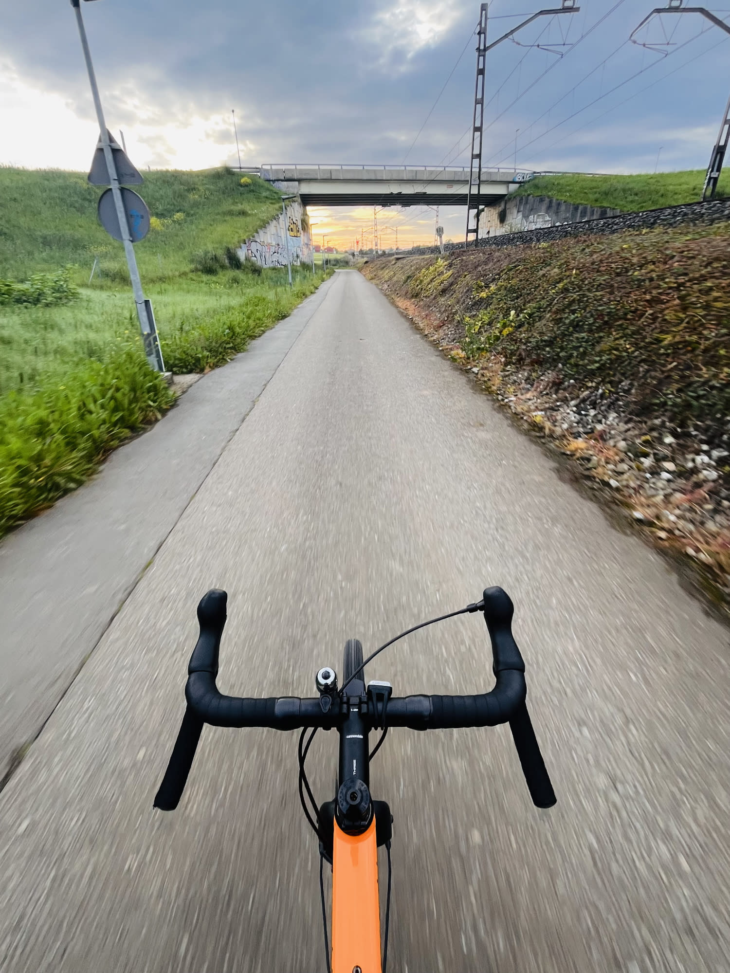 Una carretera secundaria, en mitad de ningún sitio Una carretera secundaria, en mitad de ningún sitio