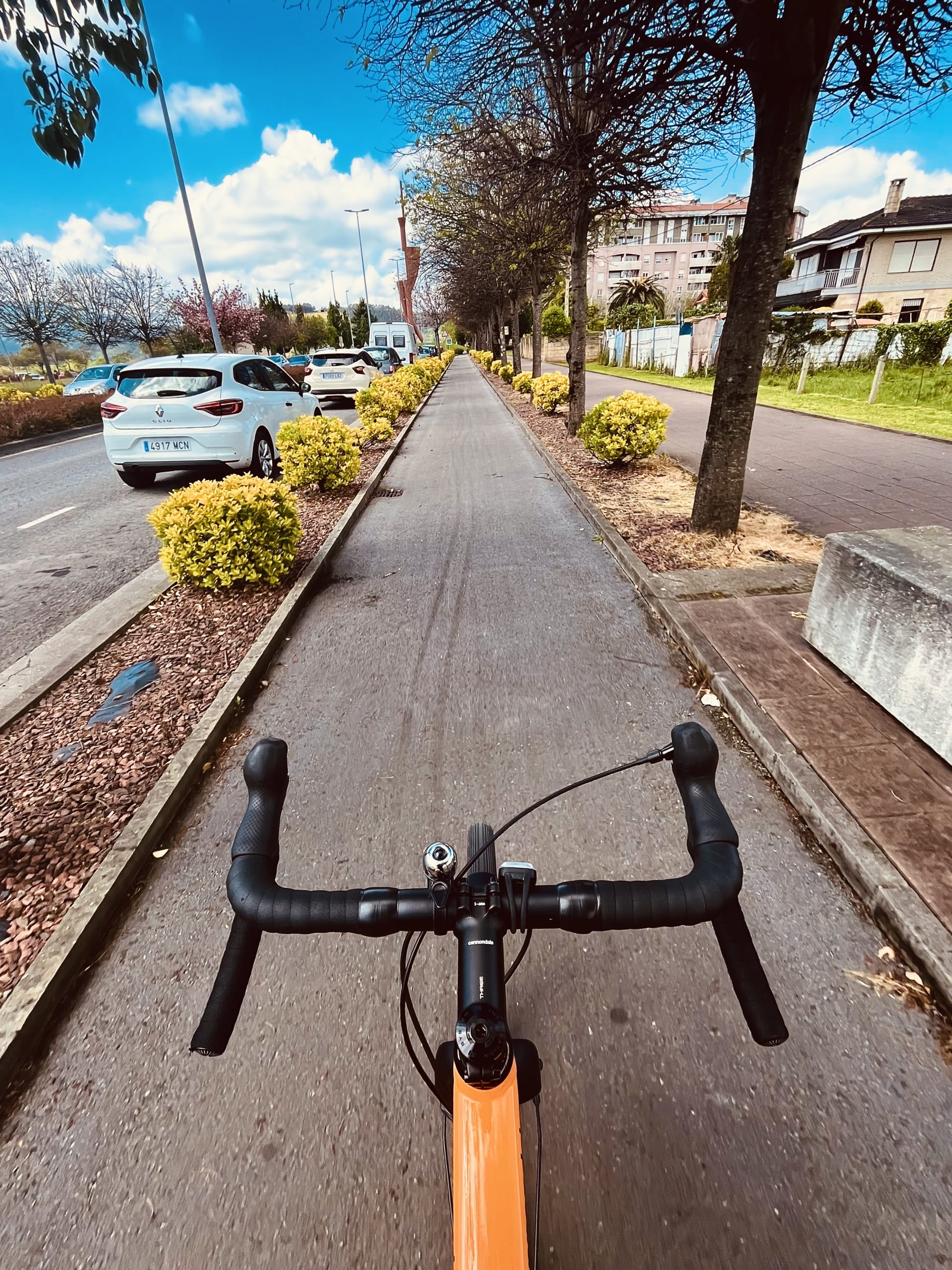 Una carretera secundaria. Una carretera secundaria.