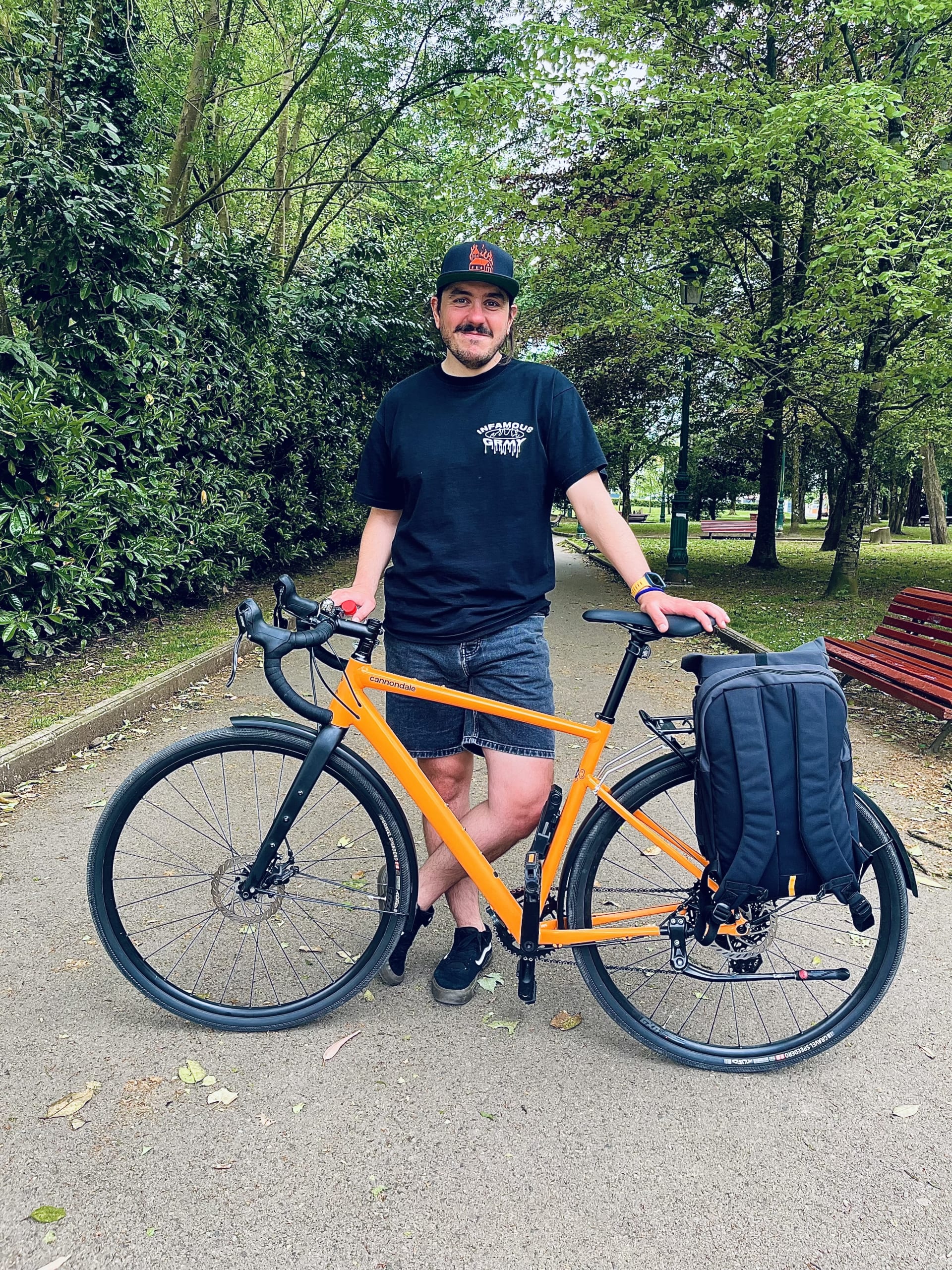 Un autorretrato en el que aparezco con mi bicicleta: Mikasuka