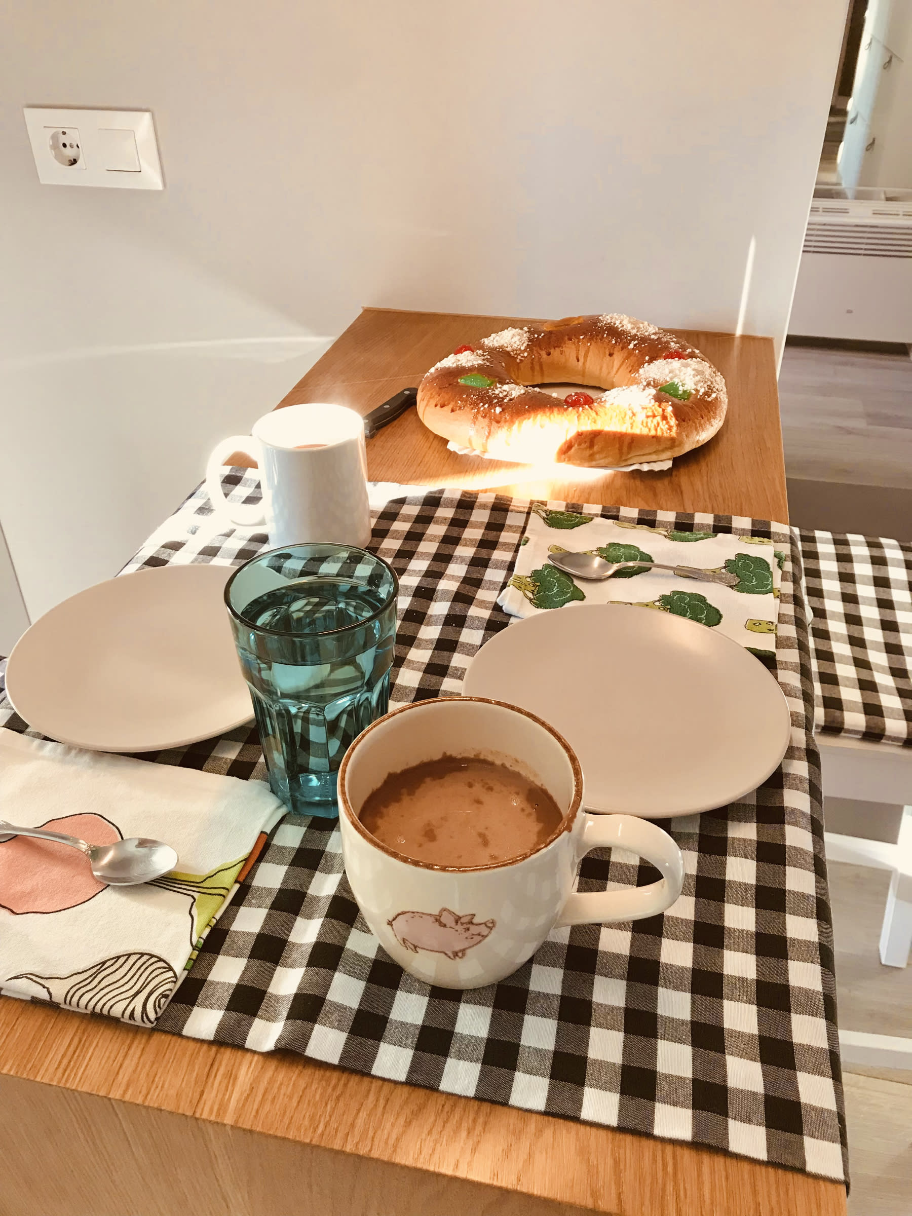 Desayuno cántabro de Reyes. A base de Rosco y Tachocao Desayuno cántabro de Reyes. A base de Rosco y Tachocao
