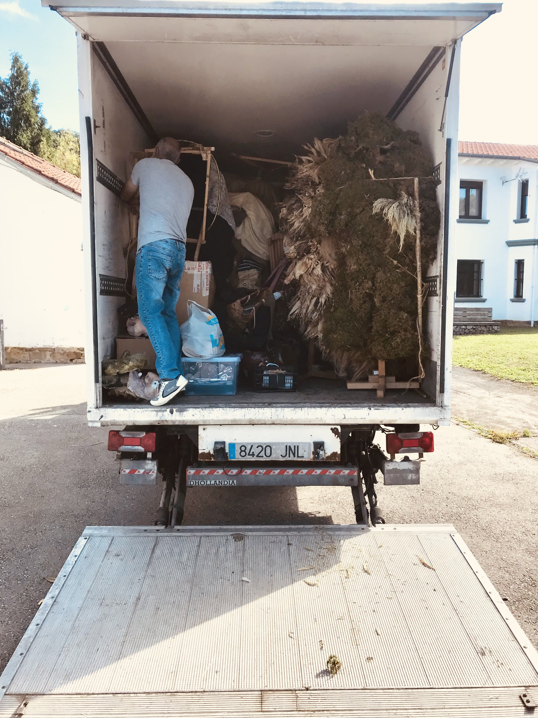 Un camión lleno de trajes de La Vijanera Un camión lleno de trajes de La Vijanera