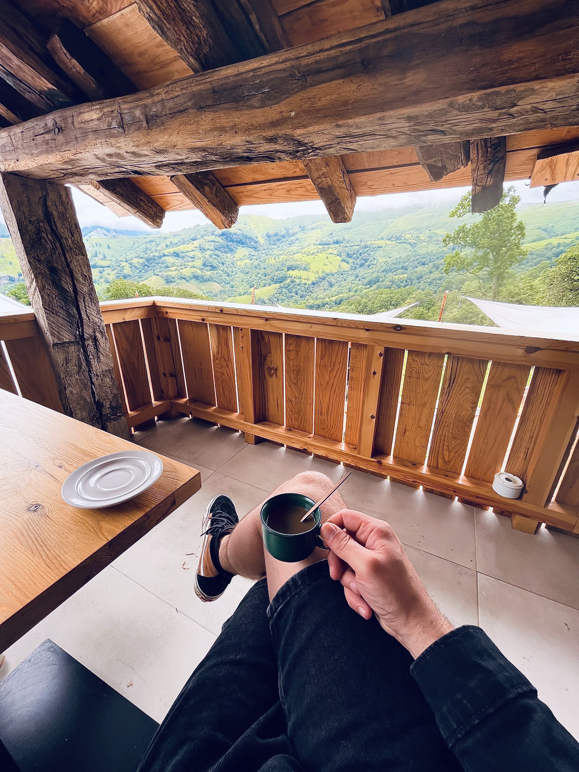 Disfrutando de un café en La Lleldería