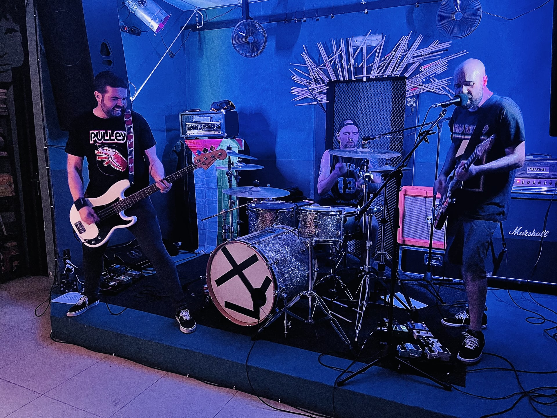 Ohil, en el Los bancos de atrás