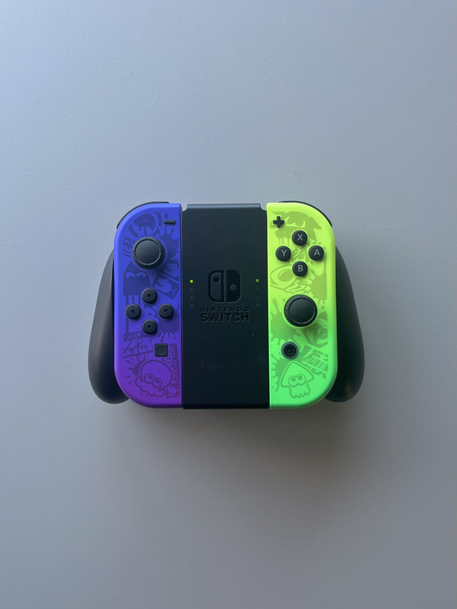 Un mando de Nintendo Switch, edición Splatoon Un mando de Nintendo Switch, edición Splatoon