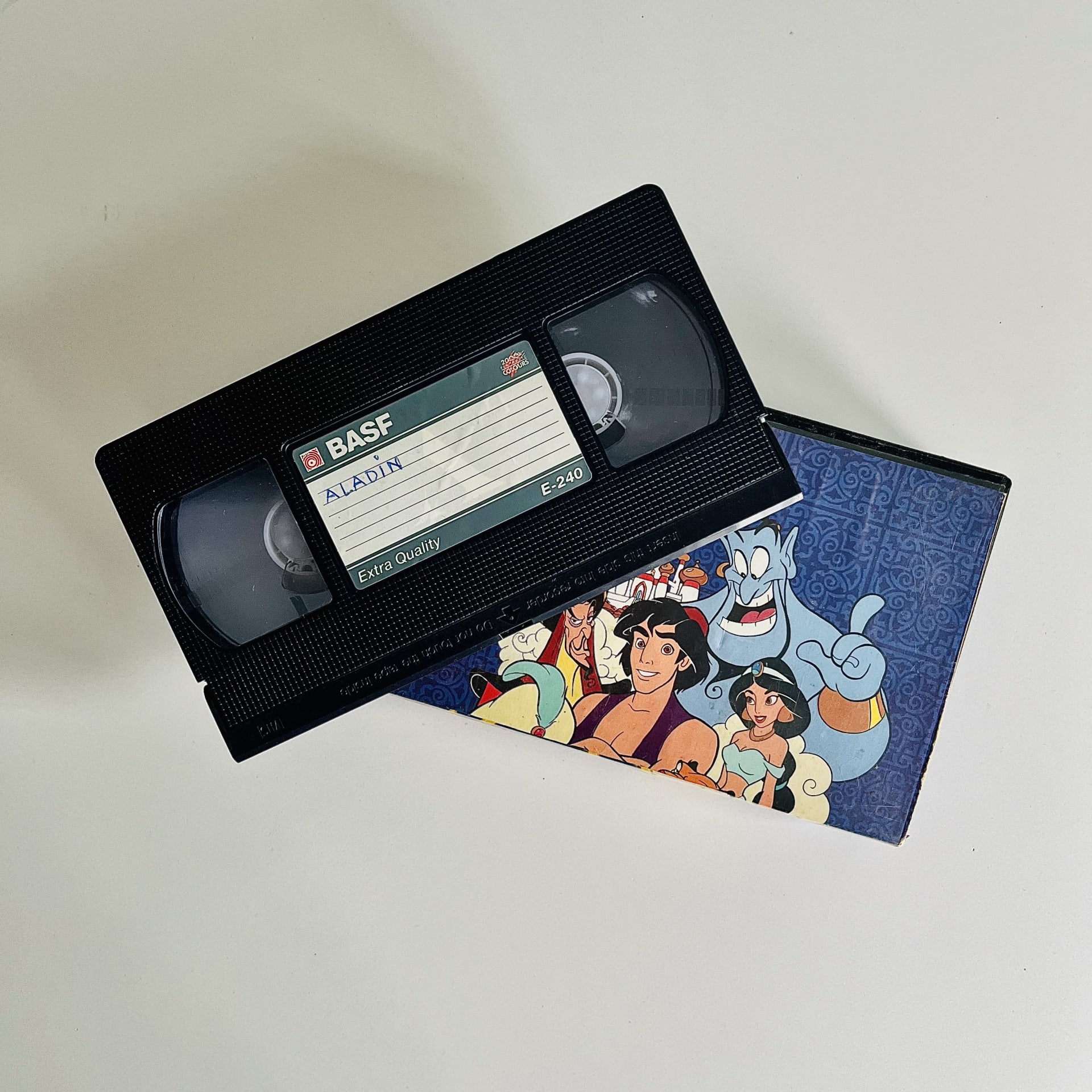 Una cinta pirata de VHS de Aladdin Una cinta pirata de VHS de Aladdin